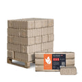 Palette Heizfuxx RUF Original Red Hartholzbriketts auf Holzpalette, daneben ein 10kg Pack. Brennstoffe für Kamin & Ofen.